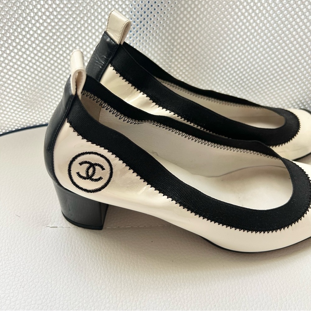 Excellent Chanel Women's Black and White Pumps - Picture 3 of 7